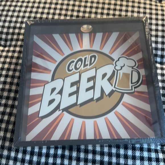 NWT BERKSHIRE VINTAGE BEER CAP COLLECTOR SHADOW BOX - Picture 2 of 5